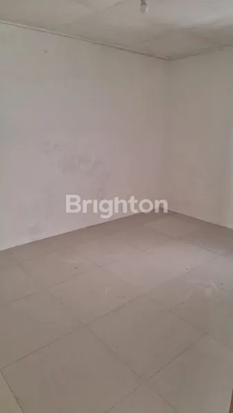 image RUMAH DI PERUMAHAN SURABAYA TIMUR (2)