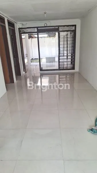 image RUMAH DI PERUMAHAN SURABAYA TIMUR (1)