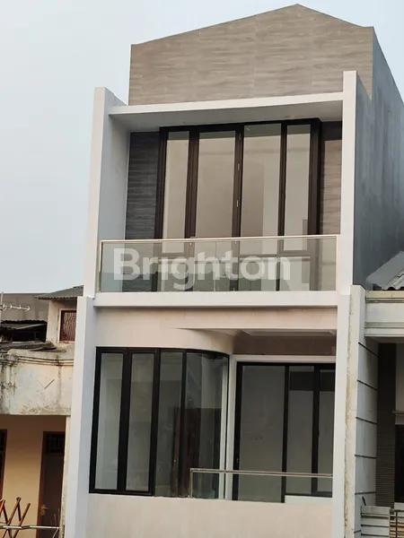 image RUMAH PADEMANGAN TIMUR JAKARTA UTARA 3 LANTAI SHM HADAP SELATAN (2)