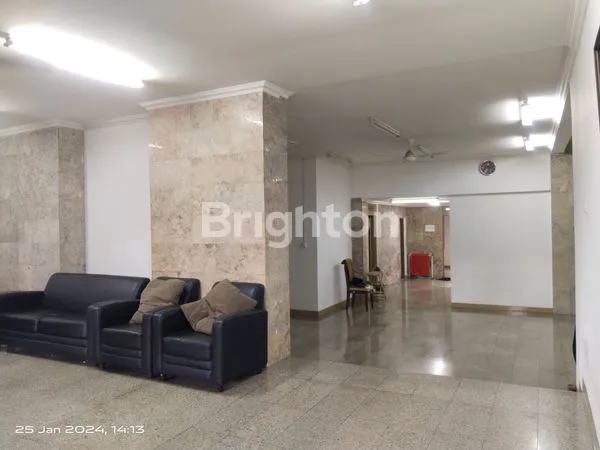 image RUMAH 2 LANTAI PINGGIR JALAN BESAR BEBAS BANJIR DI TOMANG, JATIPULO, PALMERAH JAKARTA BARAT (2)