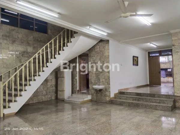 image RUMAH 2 LANTAI PINGGIR JALAN BESAR BEBAS BANJIR DI TOMANG, JATIPULO, PALMERAH JAKARTA BARAT (1)