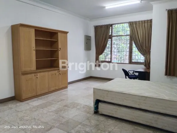 image RUMAH 2 LANTAI PINGGIR JALAN BESAR BEBAS BANJIR DI TOMANG, JATIPULO, PALMERAH JAKARTA BARAT (7)