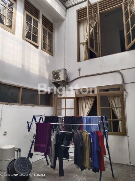 image RUMAH 2 LANTAI PINGGIR JALAN BESAR BEBAS BANJIR DI TOMANG, JATIPULO, PALMERAH JAKARTA BARAT (4)