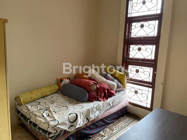 image RUMAH 2 LANTAI SEMI PERABOT DI BUNGA-BUNGA DEKAT UB SUHAT KOTA MALANG (5)