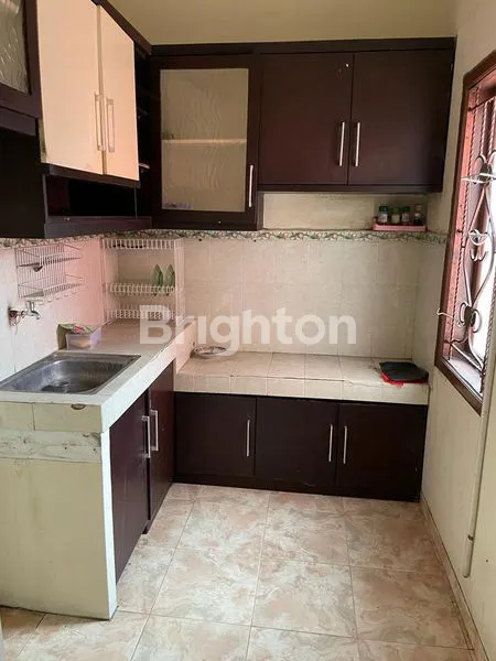 image RUMAH 2 LANTAI SEMI PERABOT DI BUNGA-BUNGA DEKAT UB SUHAT KOTA MALANG (8)