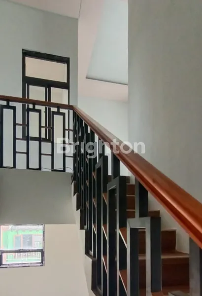 image RUMAH TERMURAH & LOKASI-NE UAPIK JALAN UTAMA PROVINSI 2 LANTAI MODERN MINIMALIS MENGANTI PERMAI (4)