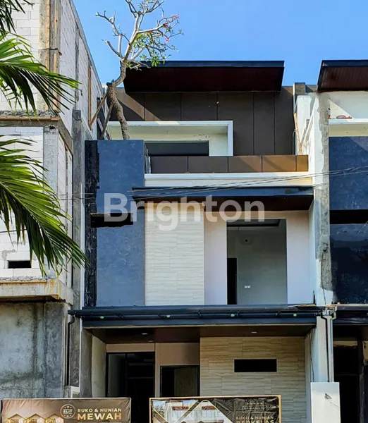 image RUMAH BARU RAYA DUKUH KUPANG TIMUR LOKASI DEKAT CIPUTRA WORLD SIAP HUNI (1)