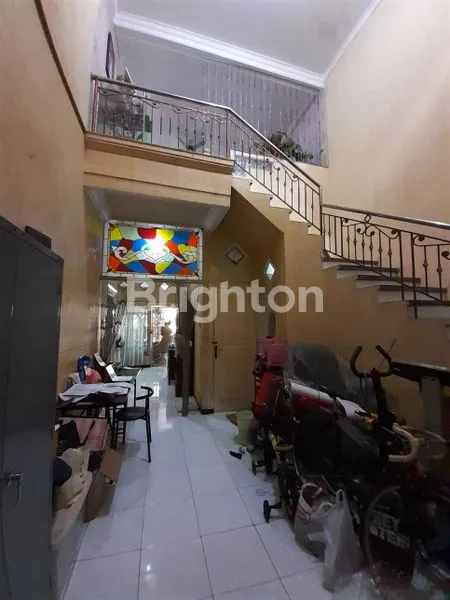 image RUMAH 2 LANTAI, SIAP HUNI NOL JALAN RAYA, LOKASI TENGAH KOTA SURABAYA TIMUR (5)