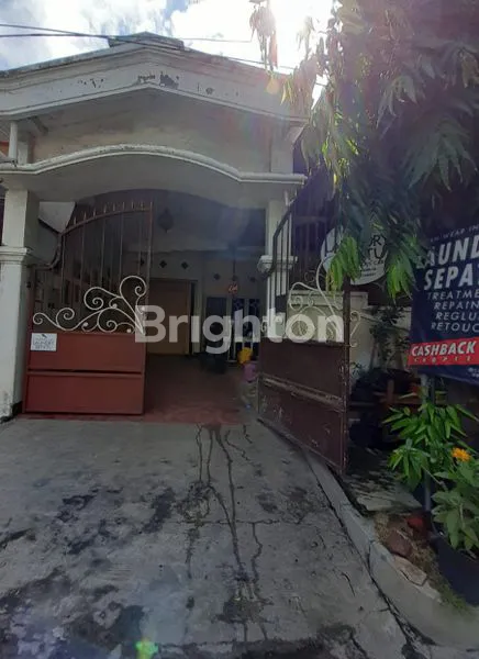 image RUMAH 2 LANTAI, SIAP HUNI NOL JALAN RAYA, LOKASI TENGAH KOTA SURABAYA TIMUR (2)