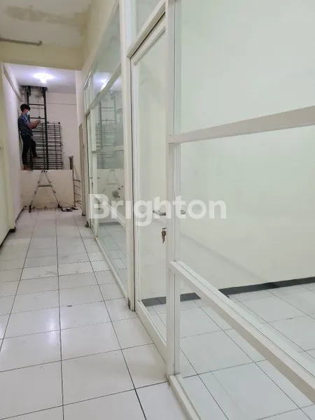 image RUKO SURYA INTI PERMATA COCOK UNTUK USAHA AREA PARKIR LUAS (4)