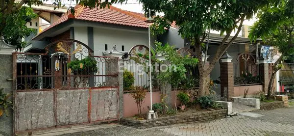 image RUMAH 2 LANTAI SIAP HUNI (4)