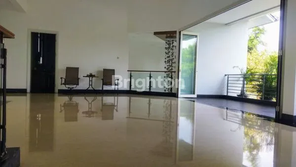 image RUMAH CLASIC MODERN LUXURY DI BSD TANGERANG (2)