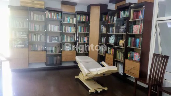 image RUMAH CLASIC MODERN LUXURY DI BSD TANGERANG (7)