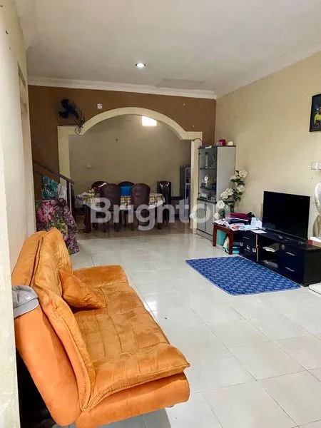 image RUMAH CANTIK DUA LANTAI (3)