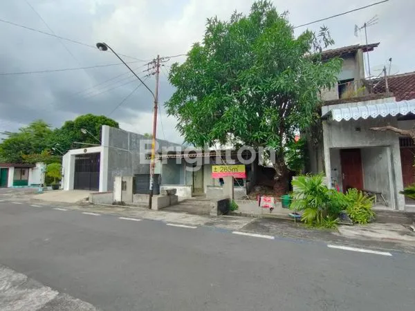 image RUMAH HITUNG TANAH DI DEKAT EXIT TOL KAWASAN NYAMAN ROW JALAN PAPASAN 2 MOBIL DEKAT JL PIERE TENDEAN NUSUKAN SOLO (1)