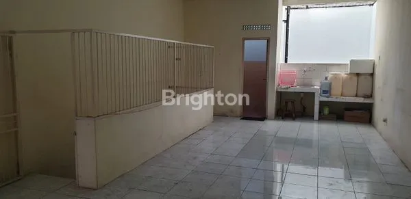 image MADEGONDO - RUKO PLAZA 3 LANTAI AREA PUSAT BISNIS JL IR SOEKARNO SOLOBARU (5)