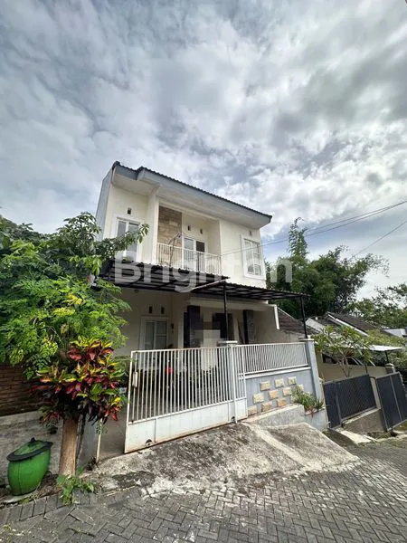 image RUMAH CANTIK 2 LANTAI JUAL TASIKMADU MALANG (1)