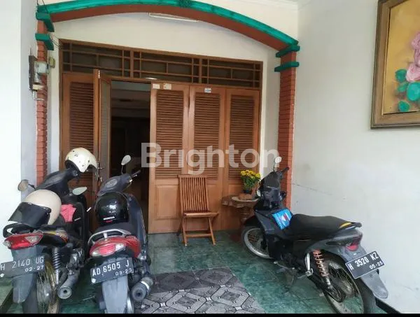 image DIJUAL RUMAH  2.LT  BANYAK KMR ISTIMEWA KUSEN JATI TUA (5)