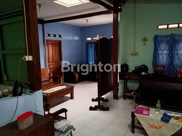 image RUMAH DI NUSUKAN SOLO (5)