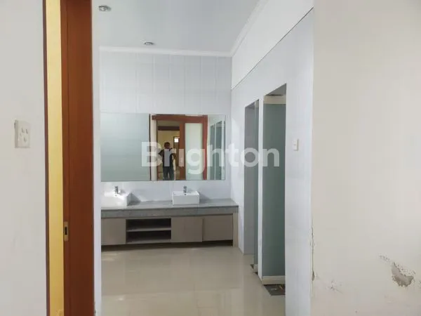 image RUMAH DENGAN TANAH SUPER LUAS DAN MURAH (5)