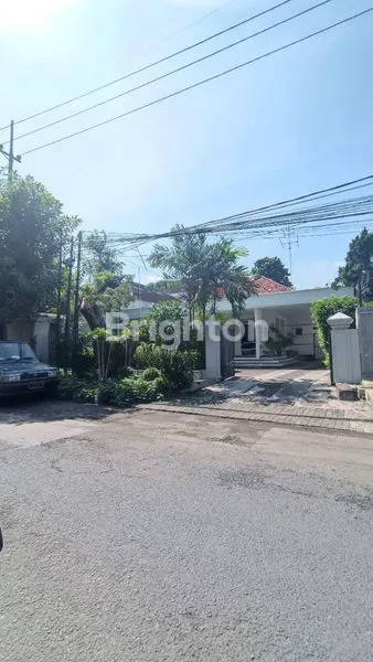 image RUMAH TENGAH KOTA AREA RAYA DARMO, TAMAN BUNGKUL STRATEGIS COCOK UNTUK KANTOR, USAHA, PRAKTEK DOKTER, LAHAN PARKIR LUAS, DEKAT DIPONEGORO, MUSI, DR.SUTOMO, INDRAGIRI (2)