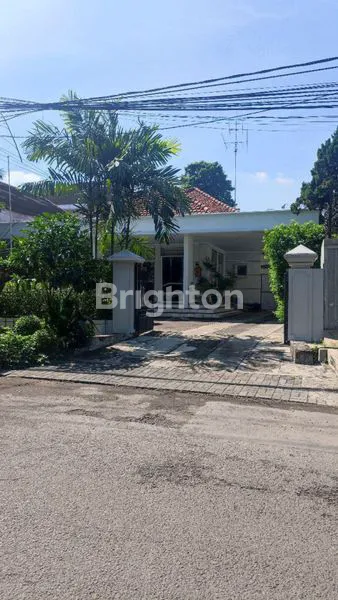 image RUMAH TENGAH KOTA AREA RAYA DARMO, TAMAN BUNGKUL STRATEGIS COCOK UNTUK KANTOR, USAHA, PRAKTEK DOKTER, LAHAN PARKIR LUAS, DEKAT DIPONEGORO, MUSI, DR.SUTOMO, INDRAGIRI (3)