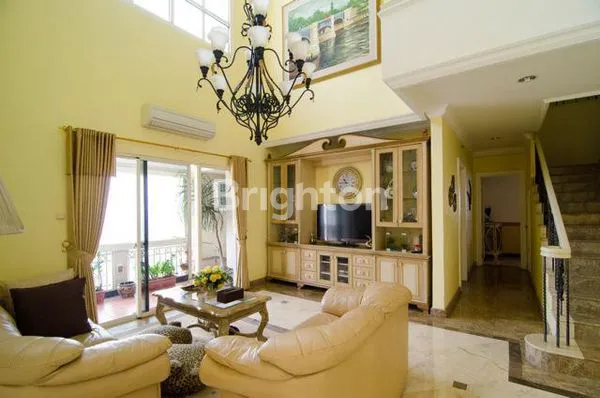 image APARTEMEN MEWAH PENTHOUSE KEDOYA ELOK FULL FURNISHED CANTIK 2 LANTAI 4BR, SANGAT RAPI & TERAWAT (4)