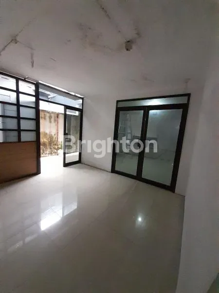 image RUMAH BEKAS KANTOR DALAM KOTA (4)