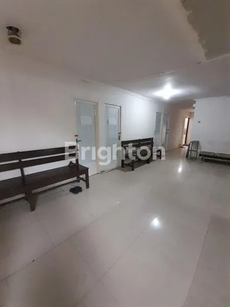 image RUMAH BEKAS KANTOR DALAM KOTA (6)