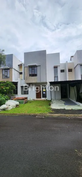 image RUMAH MINIMALIS 2 LANTAI DI BSD CITY (1)