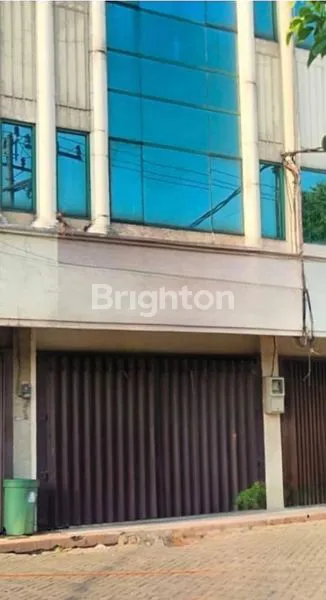 image RUKO 4 LANTAI DI PENGAMPON SQUARE, LOKASI STRATEGIS UNTUK TEMPAT USAHA. ROW JALAN 3 MOBIL. (1)