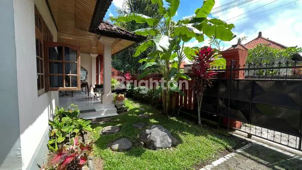 image RUMAH DENGAN HALAMAN LUAS DAN ASRI DI TENGAH KOTA GIANYAR (4)
