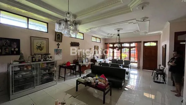 image RUMAH DENGAN HALAMAN LUAS DAN ASRI DI TENGAH KOTA GIANYAR (5)