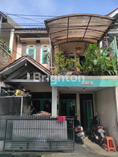 image RUMAH 2 LANTAI UJUNG BERUNG DALAM KOMPLEKS NYAMAN (1)