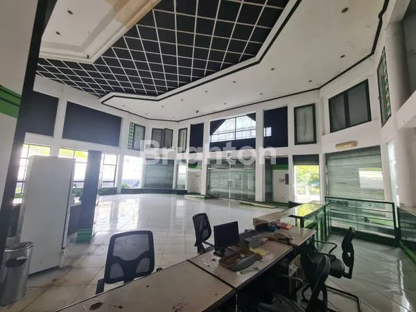image GEDUNG SIAP PAKAI BEKAS SHOWROOM (2)