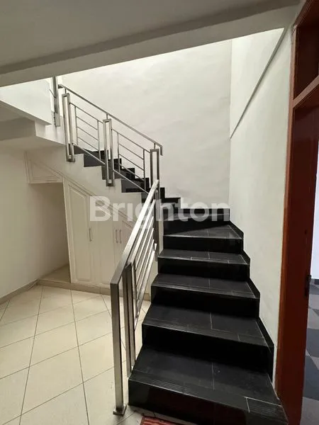 image RUMAH TINGGAL MEWAH 2 LANTAI DI MELONG CIJERAH BANDUNG (3)