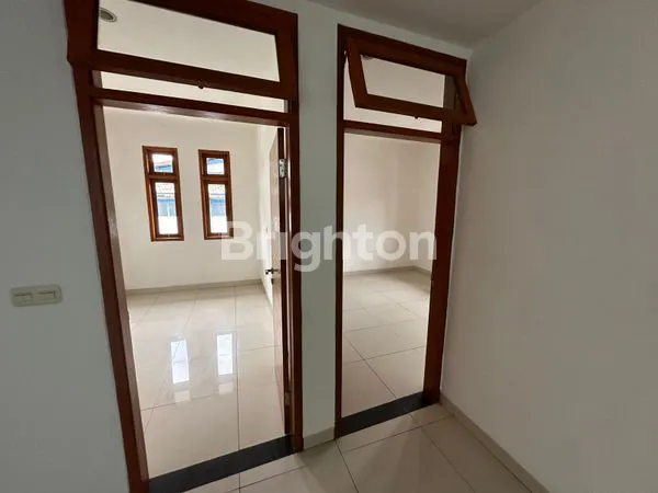 image RUMAH TINGGAL MEWAH 2 LANTAI DI MELONG CIJERAH BANDUNG (7)
