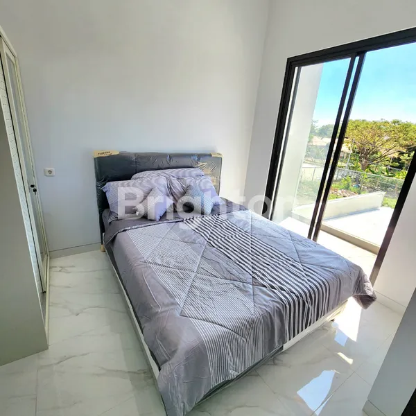 image MEDOKAN ASRI RUMAH 2 LANTAI MINIMALIS ROW LEBAR AKSES MUDAH DEKAT MERR (4)