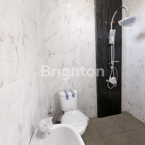 image MEDOKAN ASRI RUMAH 2 LANTAI MINIMALIS ROW LEBAR AKSES MUDAH DEKAT MERR (8)