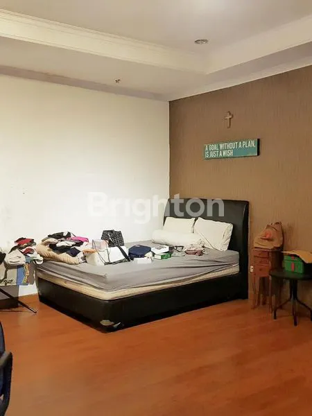 image RUMAH TINGKAT ADA TAMAN BELAKANG SIAP HUNI DEPLU  BINTARO JAKARTA SELATAN. (2)