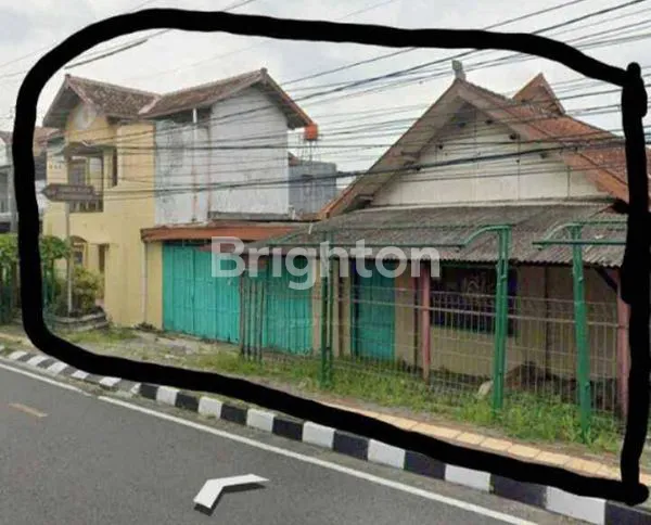 image JARANG ADA !!! RUMAH BESAR DEKAT UGM PINGGIR JALAN RAYA.  LOKASI SANGAT PROSPEKTIF UNTUK BISNIS. (2)