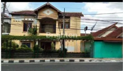 image JARANG ADA !!! RUMAH BESAR DEKAT UGM PINGGIR JALAN RAYA.  LOKASI SANGAT PROSPEKTIF UNTUK BISNIS. (1)