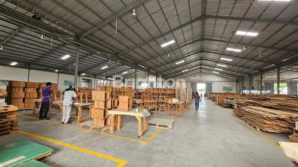 PABRIK FURNITURE MASIH AKTIF, DIJUAL ASET BESERTA MESIN DI KAWASAN INDUSTRI KENDAL