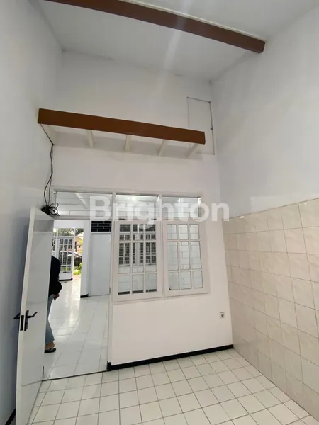 image RUMAH SUPER PUTIH-BERSIH SIAP DIKONTRAKKAN - PURI PALMA ARAYA (2)