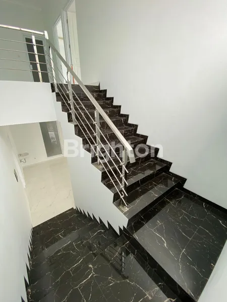 image RUMAH 2 LANTAI DI BUKIT PALMA CITRALAND SURABAYA BARAT, DEKAT DENGAN PAKUWON MALL, GRAHA FAMILI (6)