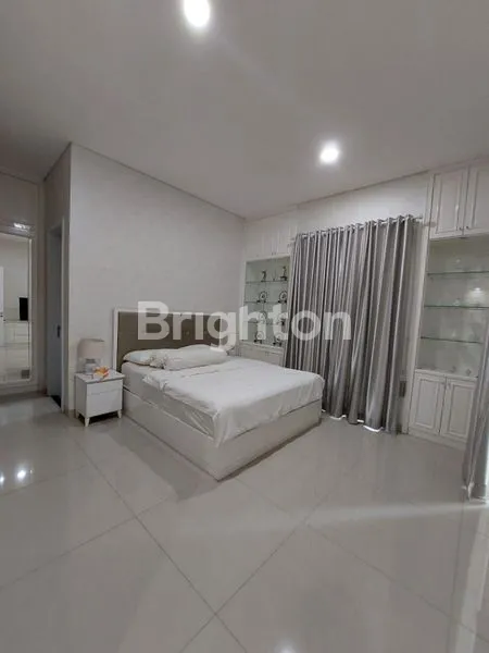 image RUMAH MEWAH FULLY FURNISH DI LENGKAPI DENGAN POOL/KOLAM RENANG, CLUSTER DE MAJA, DE PARK, BSD (2)