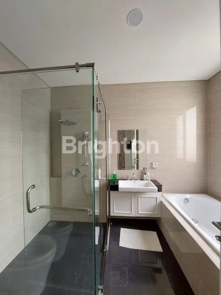 image RUMAH MEWAH FULLY FURNISH DI LENGKAPI DENGAN POOL/KOLAM RENANG, CLUSTER DE MAJA, DE PARK, BSD (5)