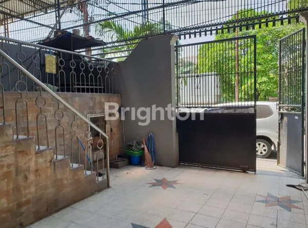 image RUMAH SIAP HUNI  3 LANTAI TELUK GONG (2)