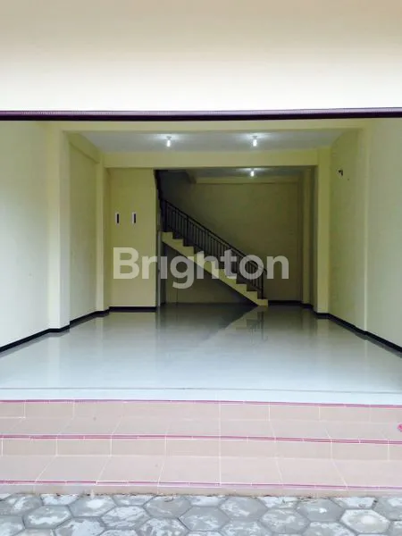 image RUKO 2,5 LANTAI TEPI JALAN RAMAI DEKAT PINTU TOL (2)