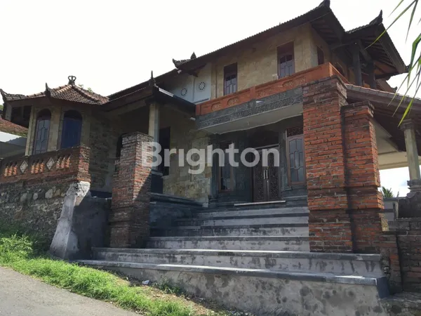 VILLA DENGAN VIEW PERBUKITAN DAN SAMUDERA